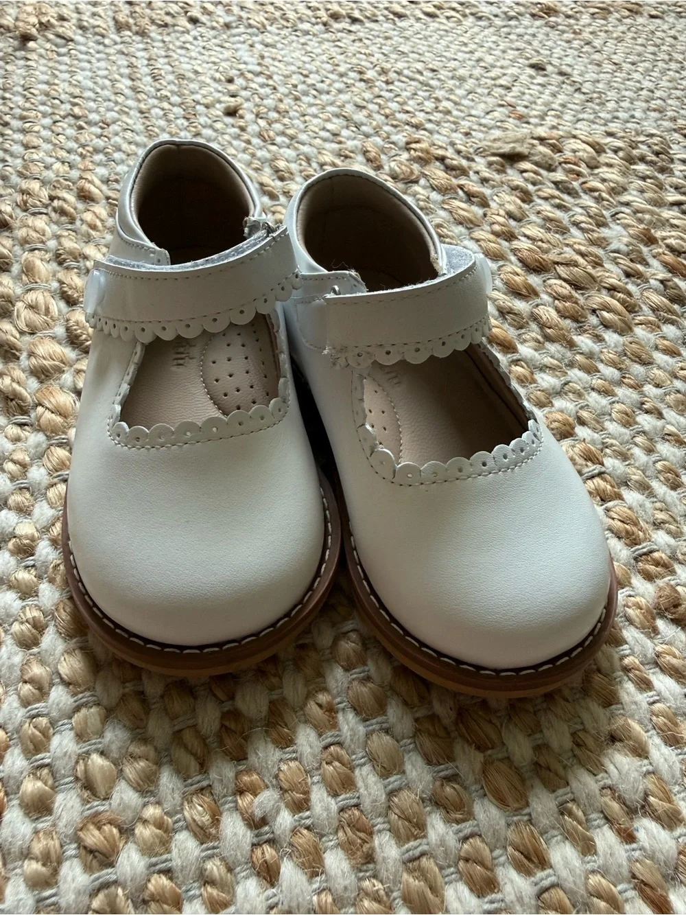 Elephantito White Mary Jane Toddler Shoes with Scallop Trim -Size 6